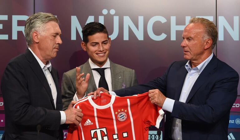 Carlo Ancelotti, James y Rummenigge