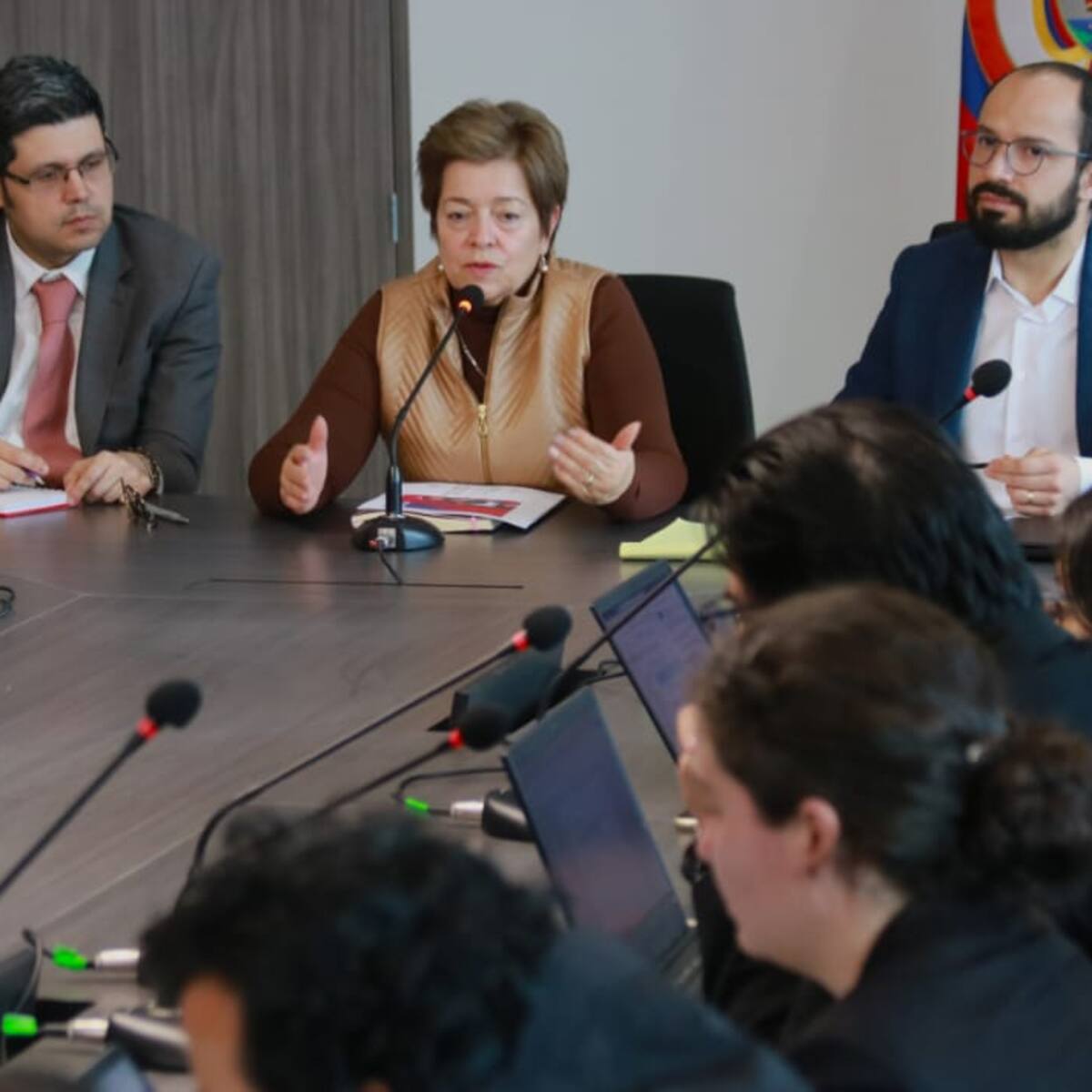 Mesa de concertación del salario mínimo pide al Banco de la República bajar tasa de interés