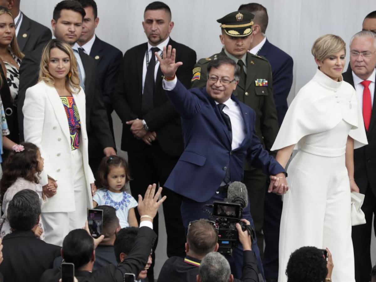Vestido de Verónica Alcocer en posesión de Petro: ¿Qué significado tiene?
