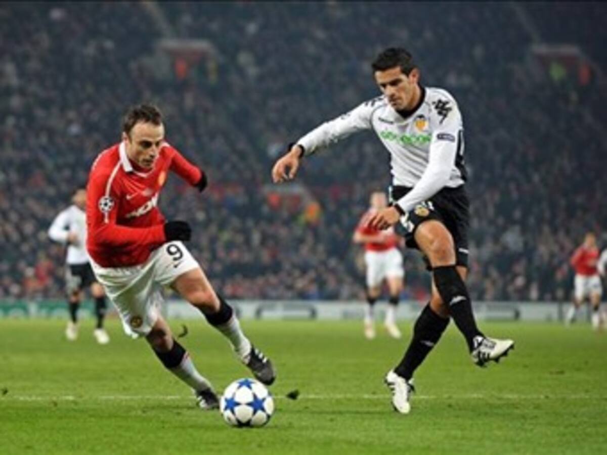 Schalke, FC Barcelona, United y Totenham pasan como líderes a octavos