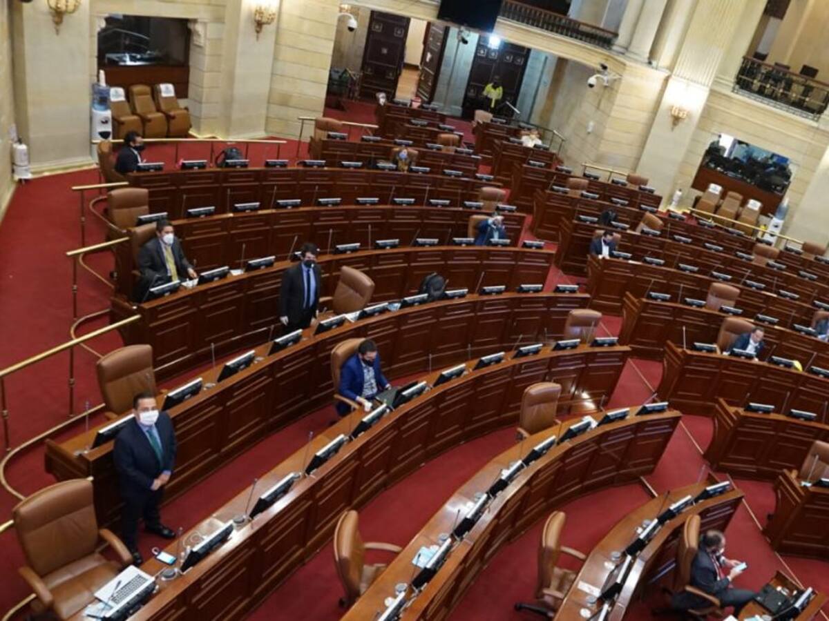 Proponen impuesto al salario de los congresistas