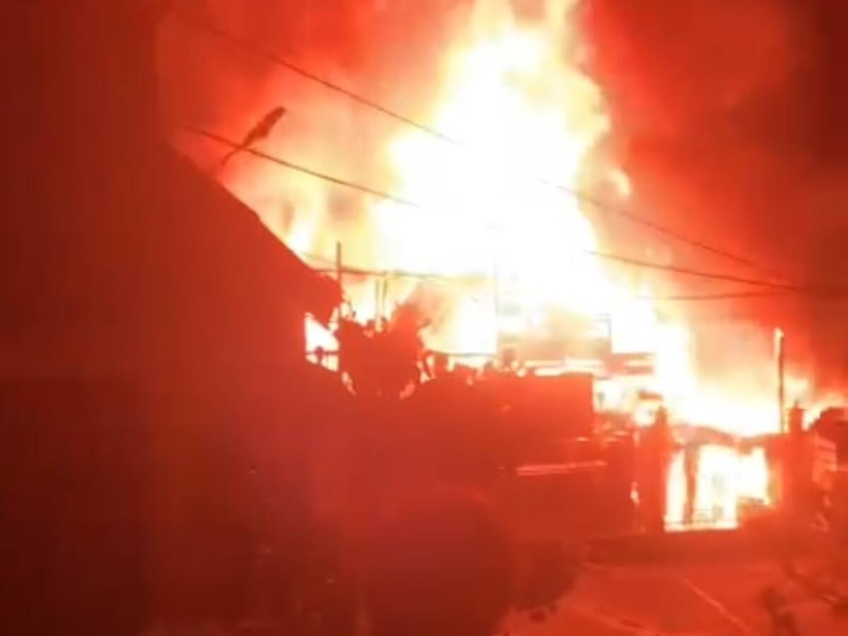 Incendio en la comuna Villasantana de Pereira, deja 18 viviendas afectadas