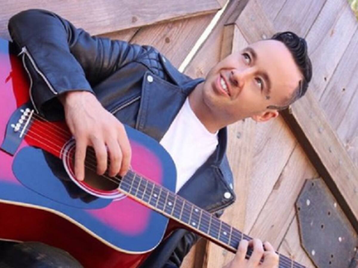 Cantante murió al caer de una avioneta durante rodaje de un videoclip