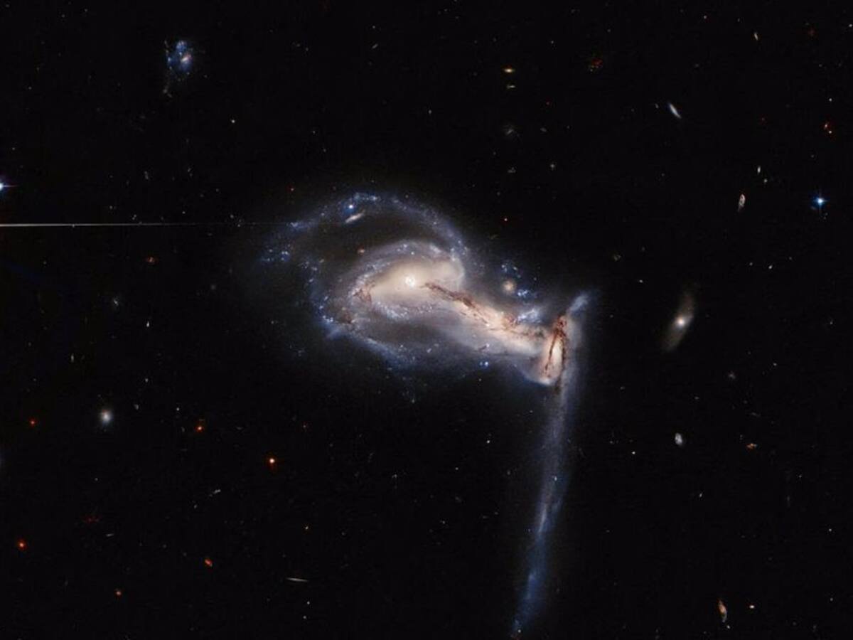 Hubble detecta peleas entre hermanos galácticos
