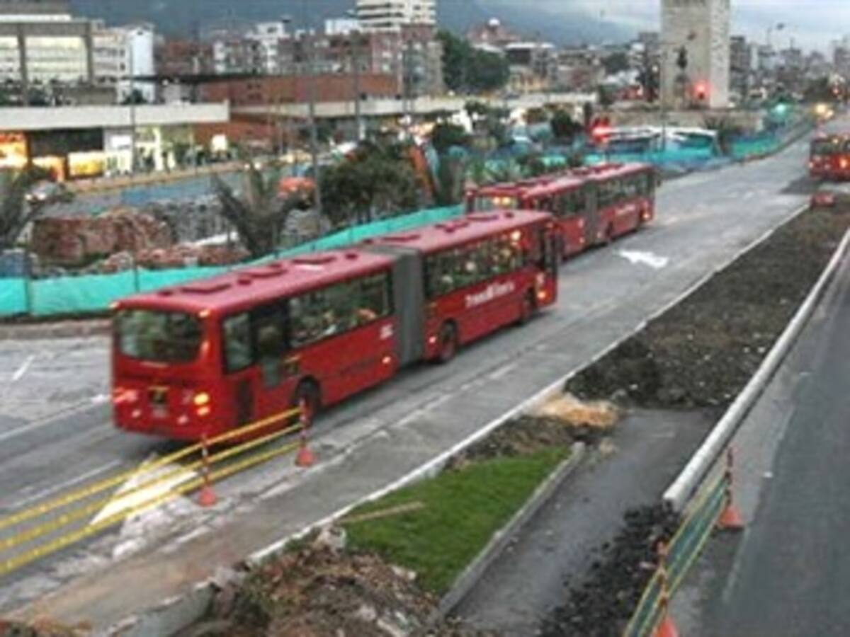 Con “pinzas” continúan los trabajos de ampliación de la autopista norte en la capital