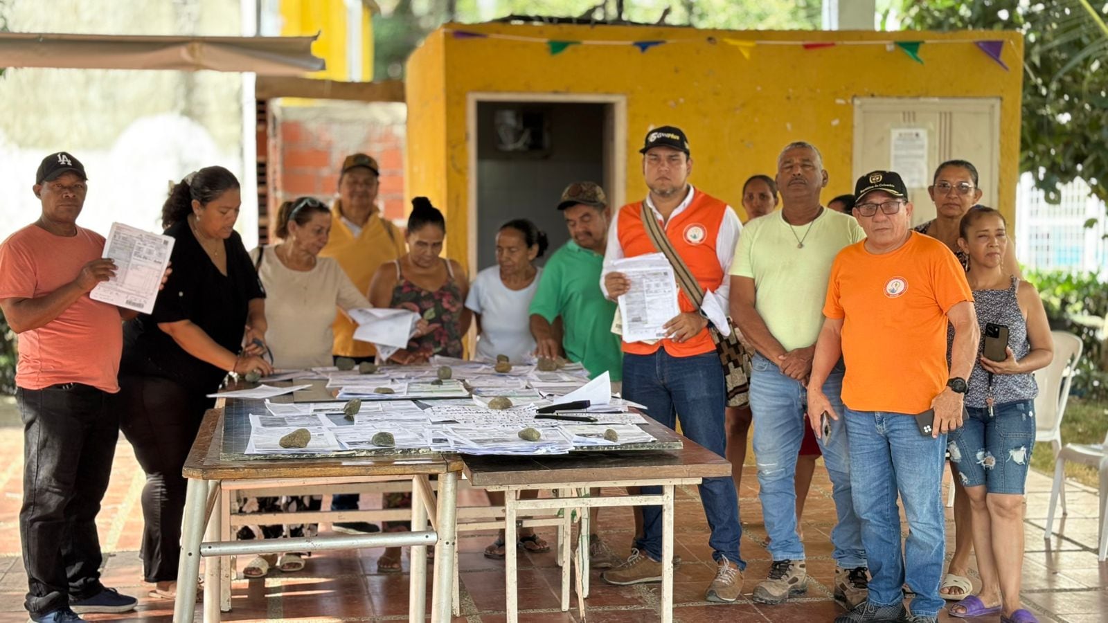 Habitantes de Bicentenario en Cartagena se quejan por el cambio de estrato en los recibos de energía. // Caracol Radio Cartagena