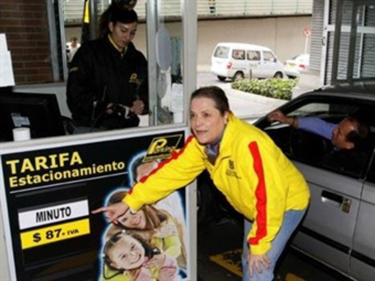 El Distrito advierte a los parqueaderos para que se cumpla con el cobro de 87 pesos