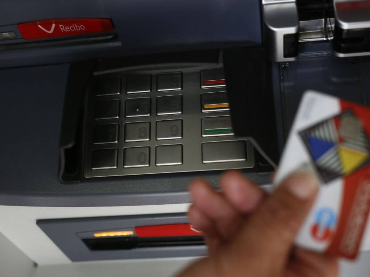 Comisiones de tarjetas de crédito quedarían gravadas con IVA del 19%