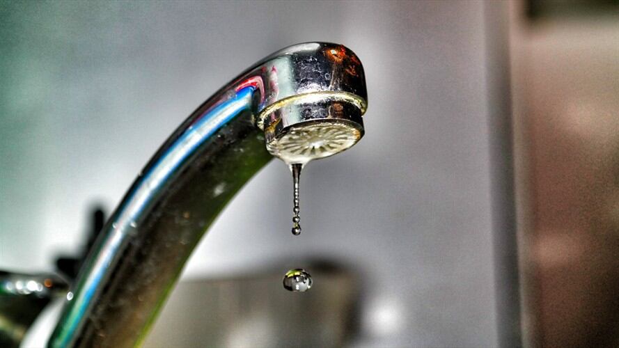 Aguas de Bogotá, la empresa pública que hoy presta el servicio en el 50% de la ciudad, quedó por fuera de la licitación por cuenta de sus estados financieros. Foto: Getty Images