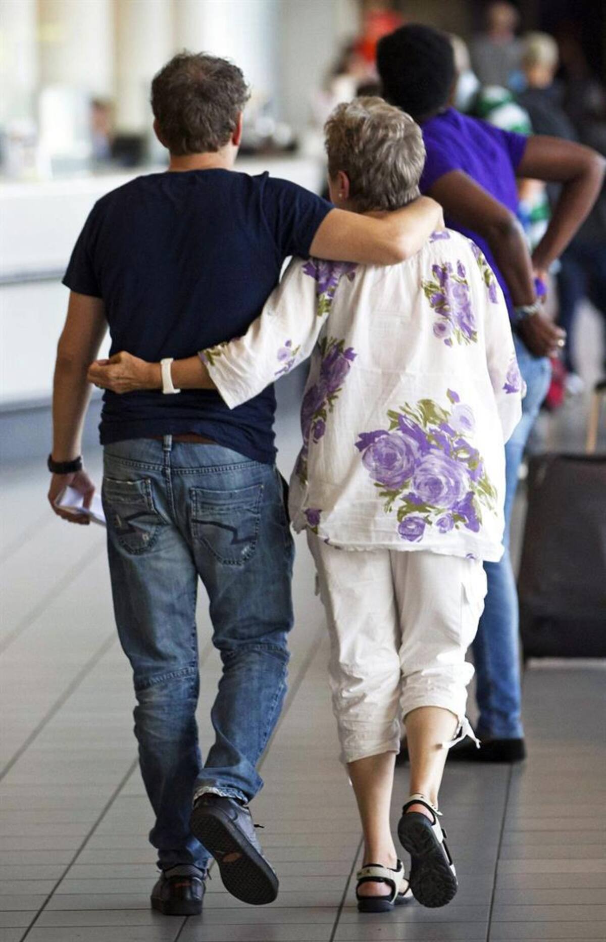 Fotos de EFE y del portal ruso lifenews.ru en el sitio de la tragedia y la angustia de las familias en el aeropuerto de Kuala Lumpur.