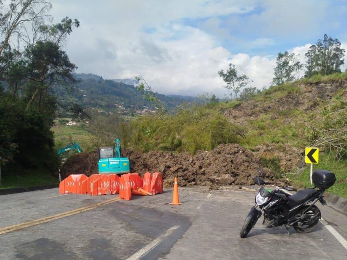 Lluvias dejan tres puntos viales críticos en Santander por movimientos en masa