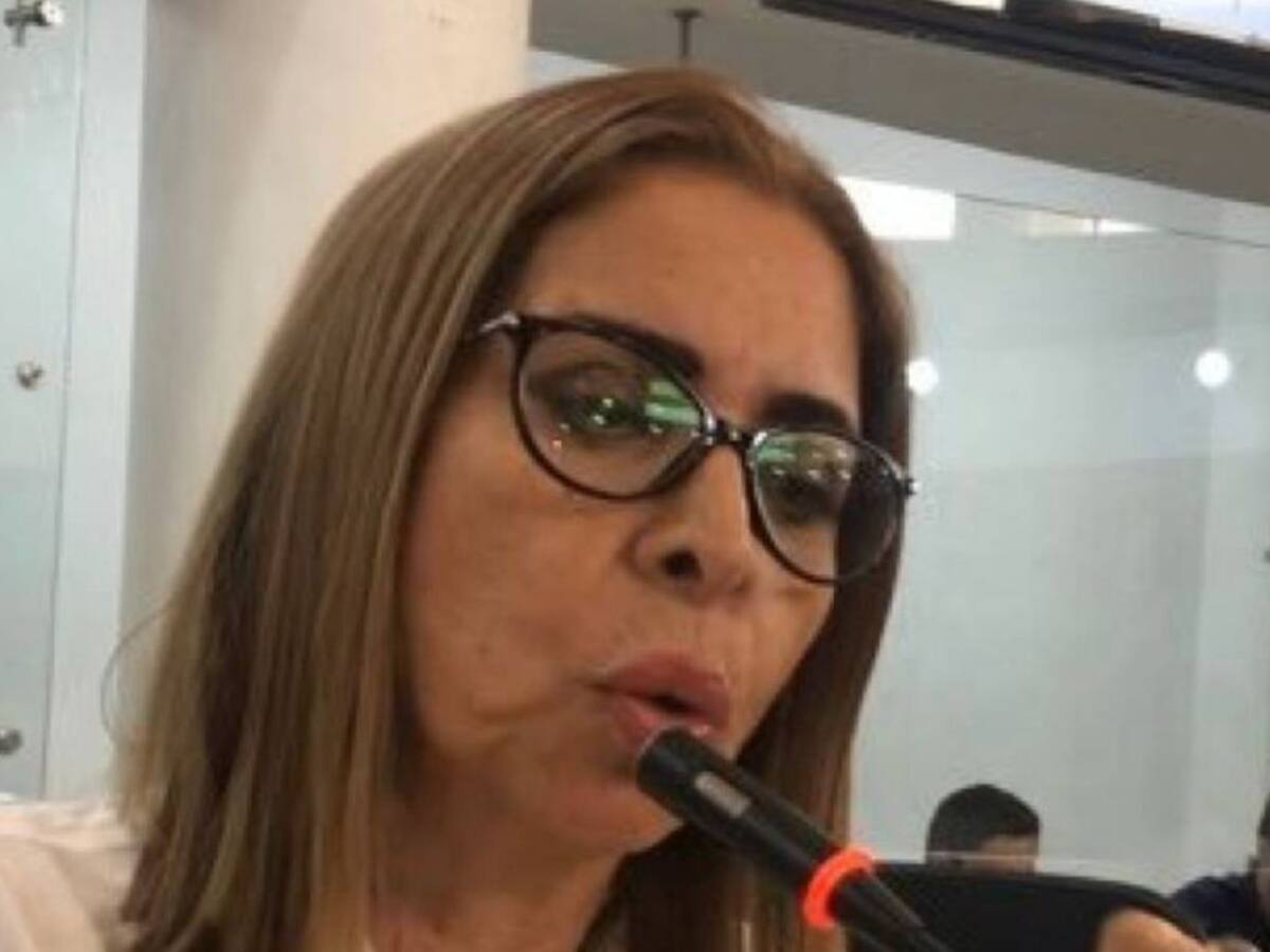 Contralora tiene poca experiencia para ejercer el cargo