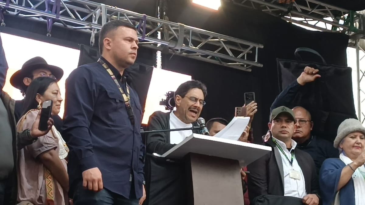 Iván Cepeda propuso un plan de choque para enfrentar la crisis que afronta la salud en el país