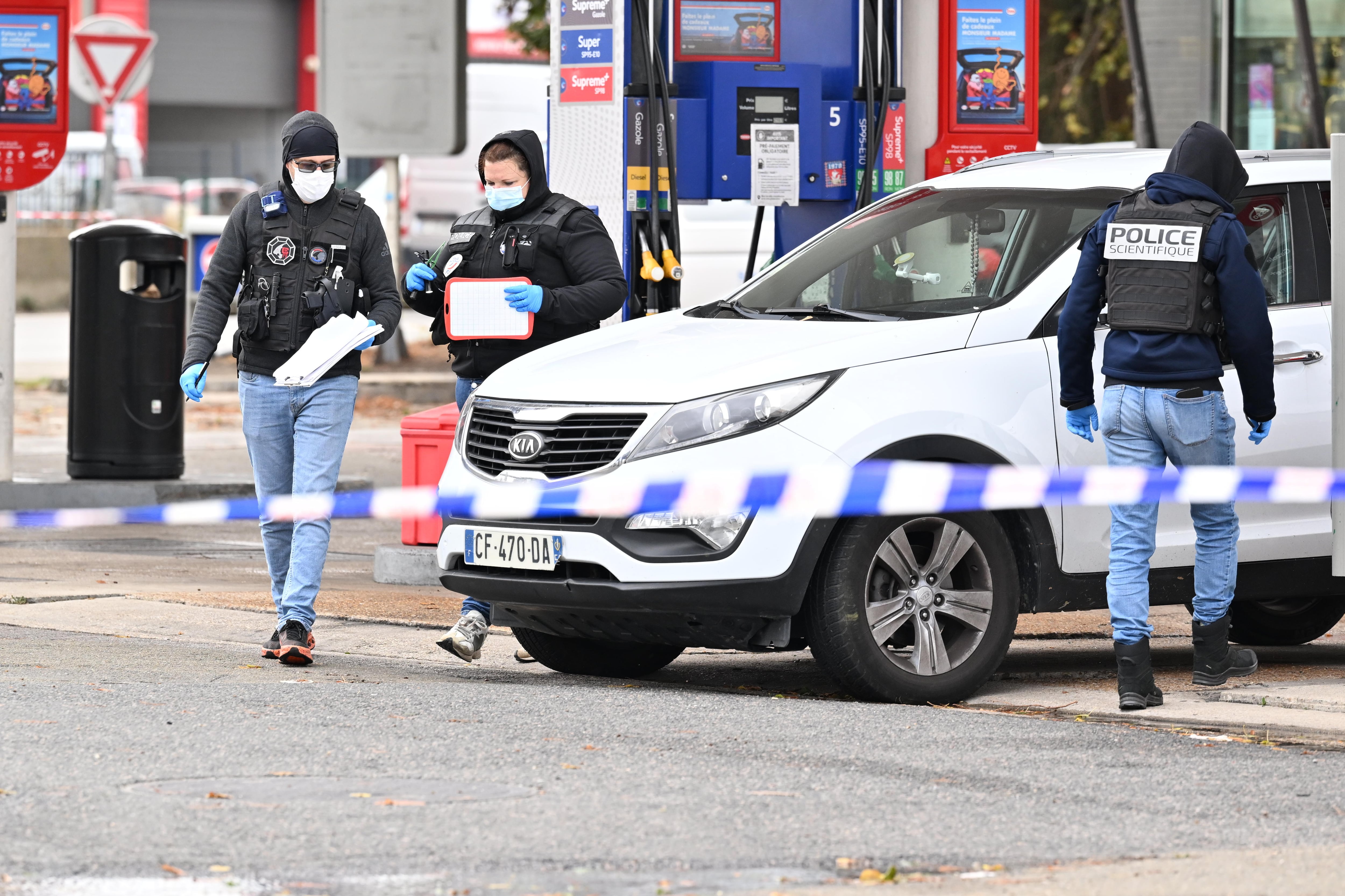 Mientras el presidente Emmanuel Macron denunció un ‘atentado terrorista racista’, las autoridades encontraron un explosivo en la casa del atacante.
(Foto:   Mustafa Yalcin/Anadolu via Getty Images)