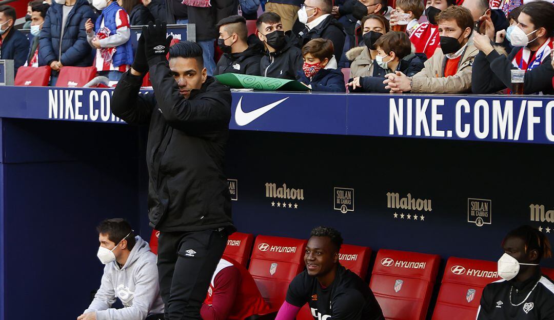 Falcao García ovacionado por los hinchas del Atlético de Madrid
