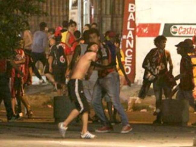 Enfrentamiento entre barras del Cúcuta Deportivo y el Once Caldas deja dos heridos