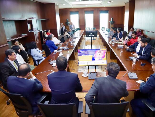La reunión entre los gobernadores de Boyacá, Ramiro Barragán, y de Cundinamarca, Nicolás García se realizó con la ANI e Invías / Foto. Gobernación de Boyacá