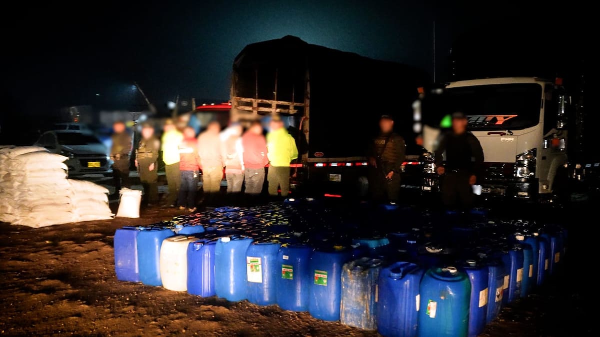 Incautan insumos para producir 70 toneladas de cocaína en la vía Bogotá–Villavicencio