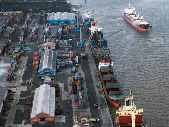 Por bajo calado en el canal de acceso al Puerto se han desviado ocho buques