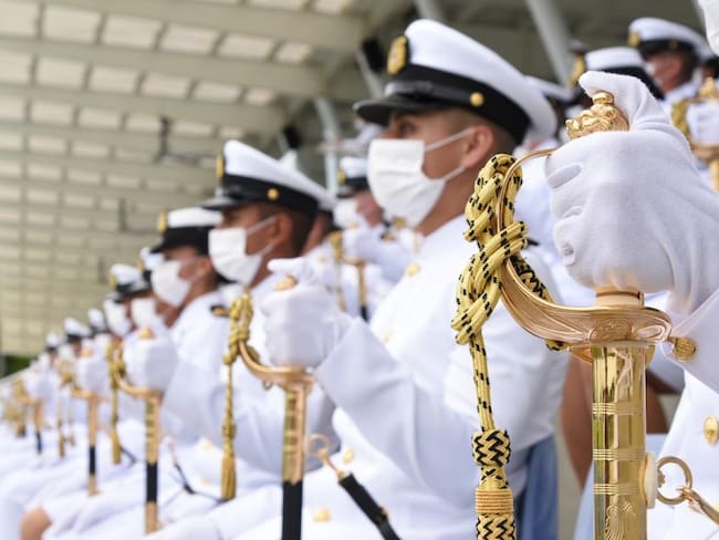 78 jóvenes ascendieron a oficiales navales de la Armada en Cartagena
