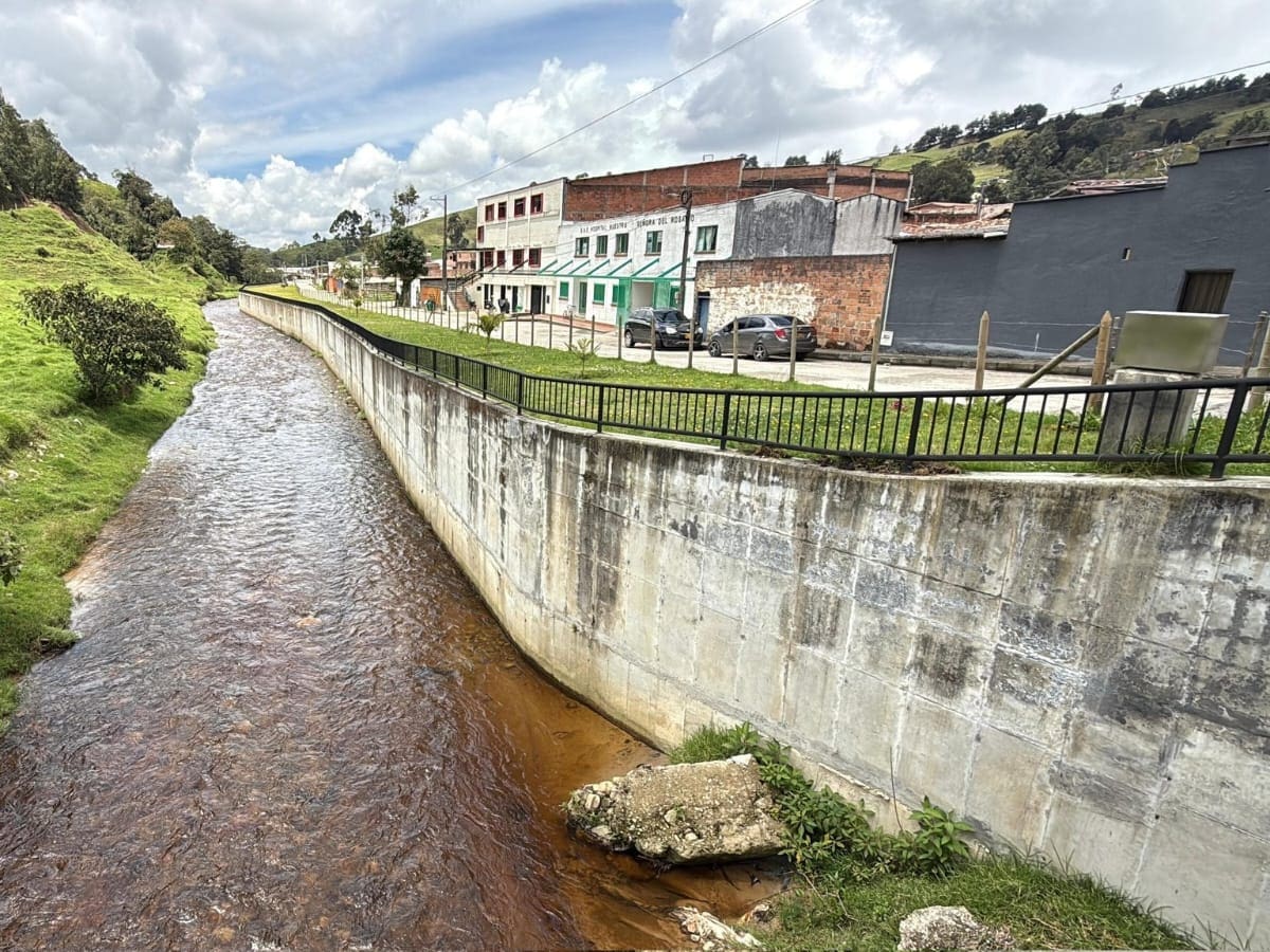 UNGRD entregó cinco obras de reducción del riesgo en Antioquia con una inversión de 61 mil millones