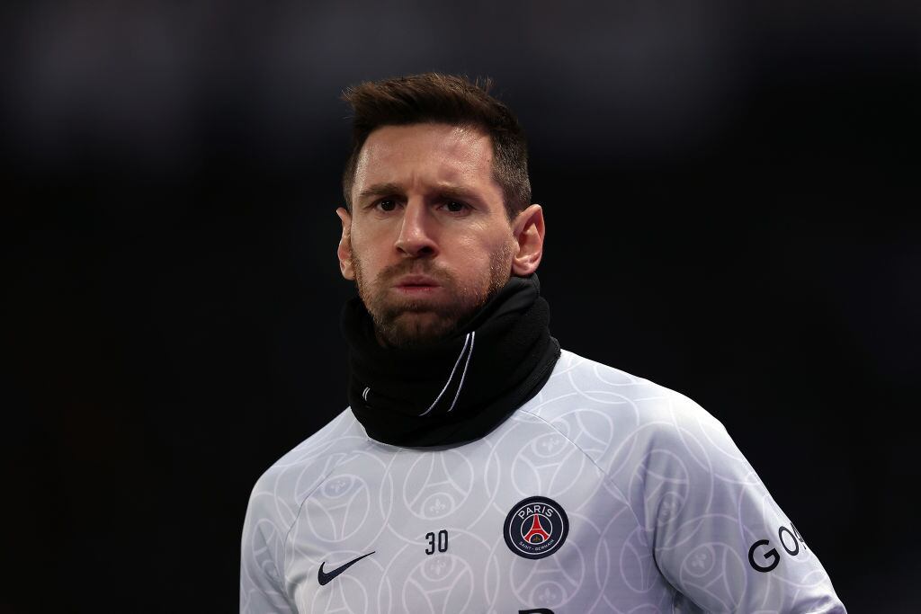 Lionel Messi en calentamiento previo a un partido del PSG (Photo by Aurelien Meunier - PSG/PSG via Getty Images)
