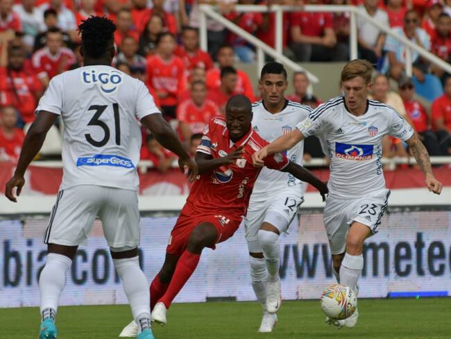 América de Cali y Junior de Barranquilla son dos de los equipos tradicionales del fútbol colombiano que luchan por entrar a los ocho.