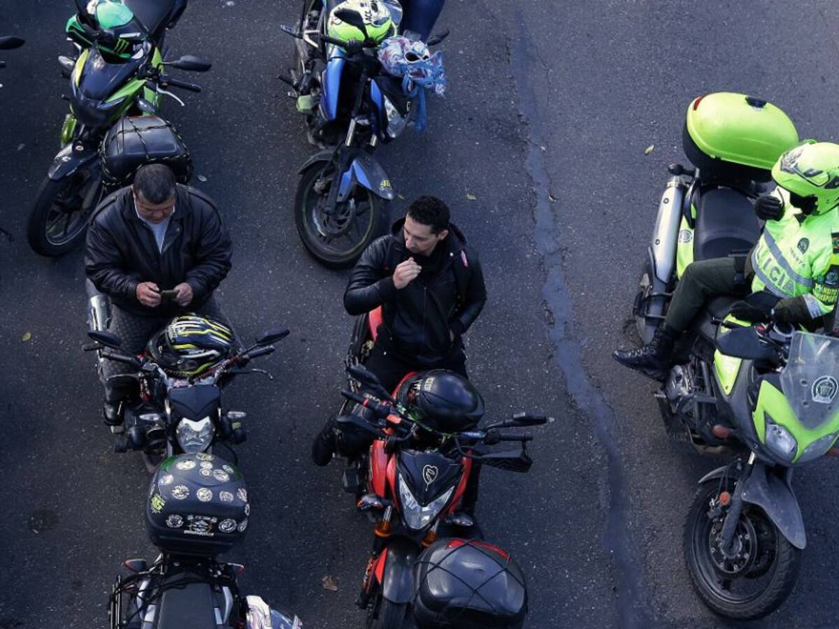 No hay decreto que prohíbe el parrillero hombre en motocicleta en Cali
