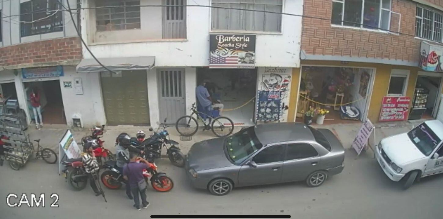 Momento en el que eran engañados los dueños de motos.