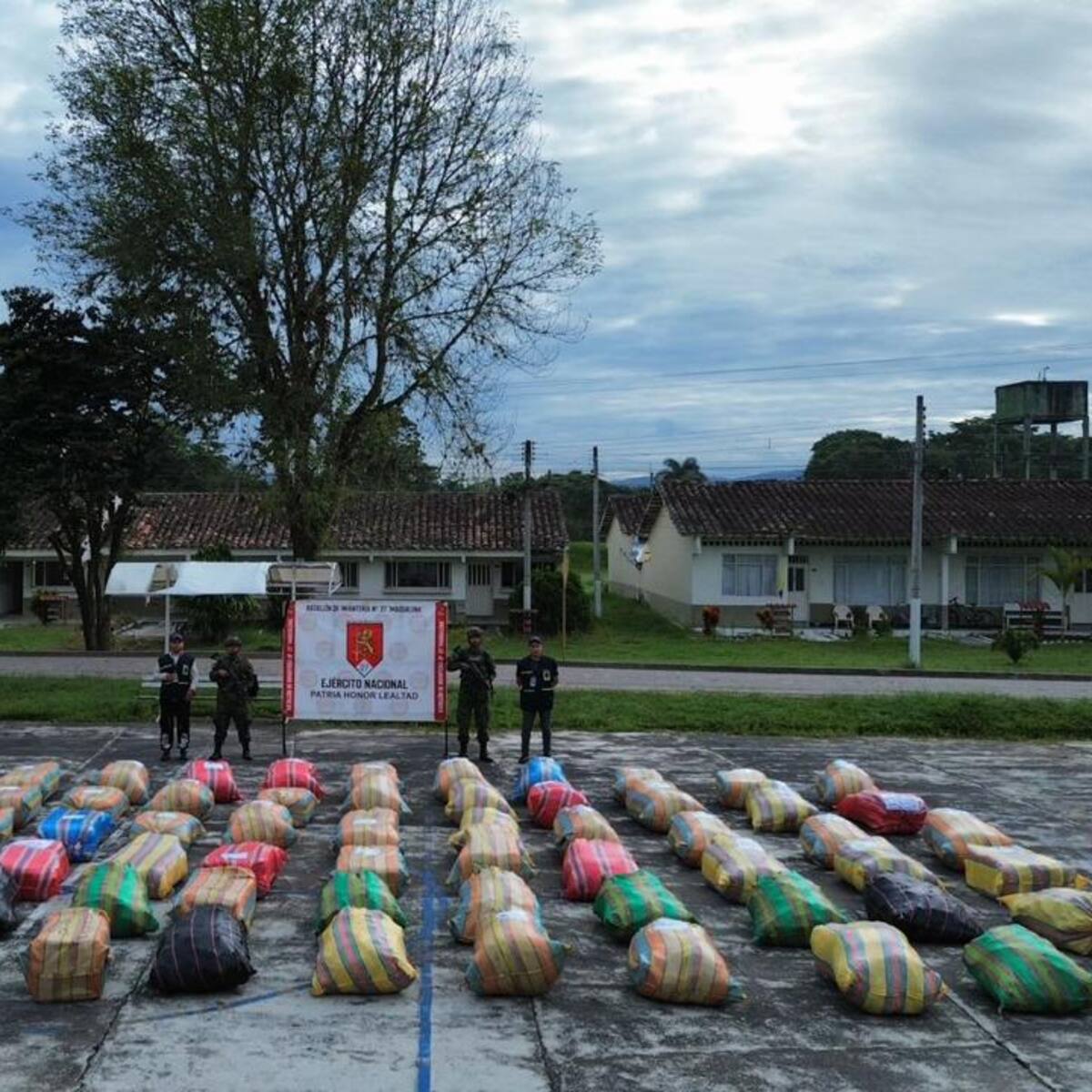 Ejército incauto millonario cargamento de contrabando en vías del sur del Huila