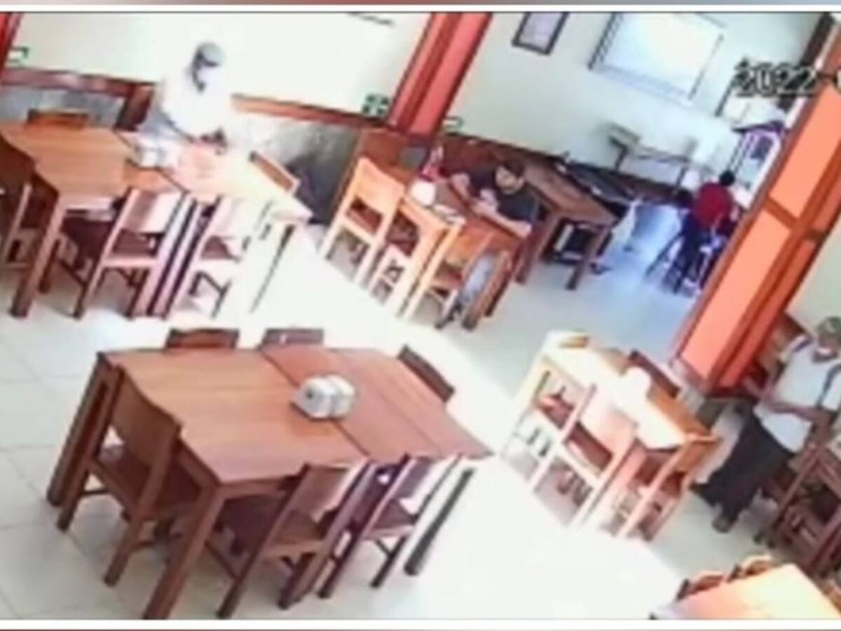 VIDEO: Se robaron un maletín con $8 millones de un restaurante
