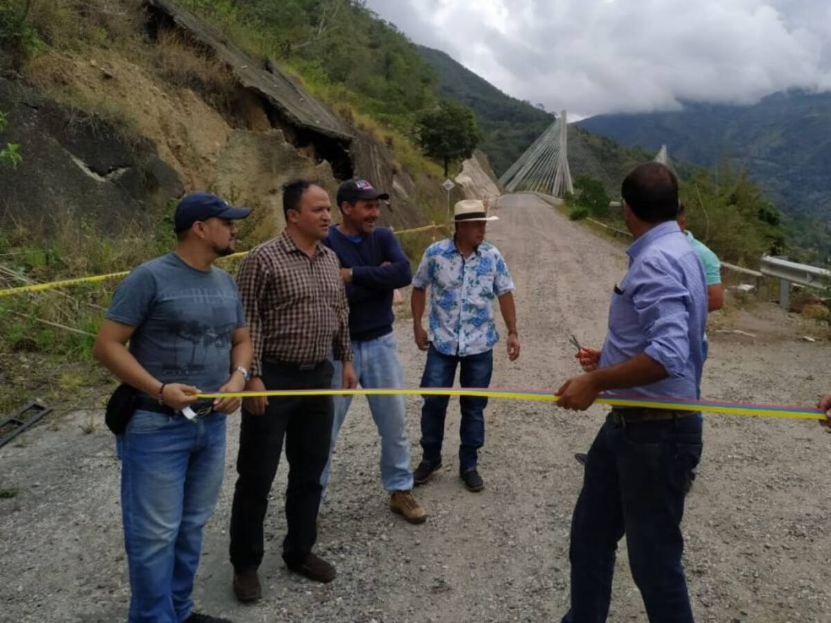 VIDEO: Sin ceremonia abrieron el puente de Hisgaura