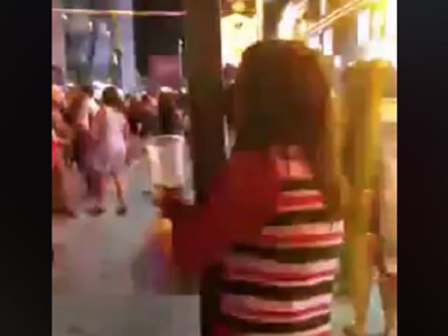 Video: Mujer ebria besa un poste en México