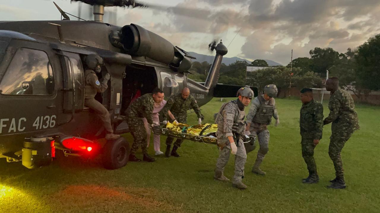 Soldado evacuado herido por mina antipersonal- foto FAC