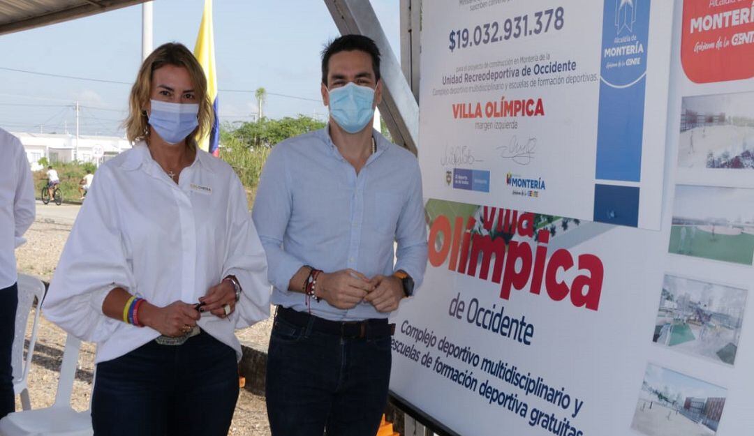 La viceministra de Deporte, Lina Barrera, y el alcalde de Montería, Carlos Ordosgoitia, oficializaron el convenio. 