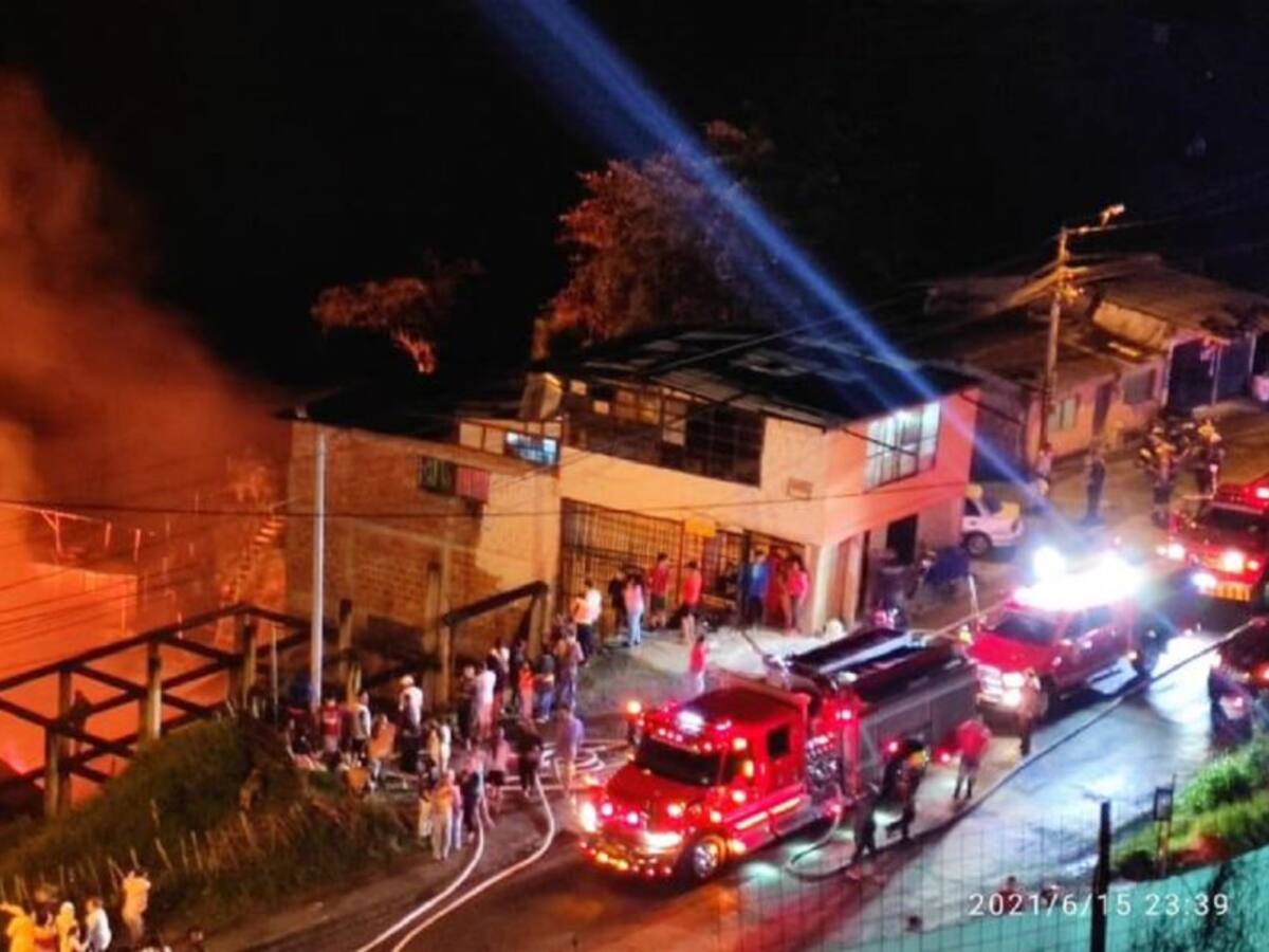 Incendio habría destruido viviendas en el sector de La Linda, Manizales