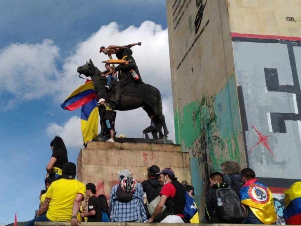 Estatua de Bolívar Ecuestre será retirada del monumento a Los Héroes