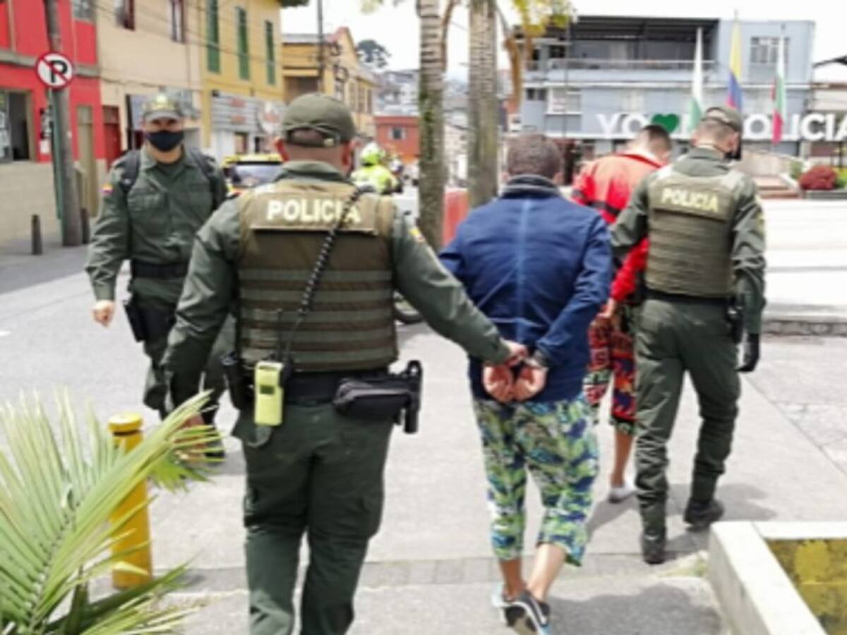 Capturan a hombres que minutos antes habían robado a una mujer