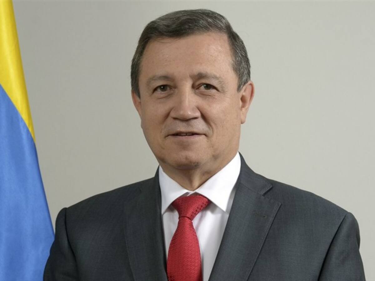 El gabinete de ministros está para servir al país: Ernesto Macías