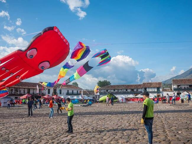 Villa de Leyva convierte su Festival del Viento y las Cometas en una jornada de solidaridad con damnificados del terremoto