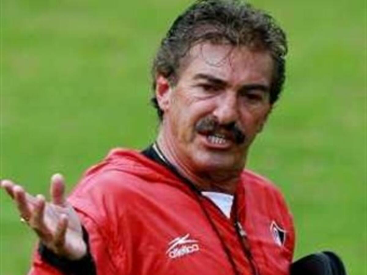 Costa Rica rescinde el contrato con La Volpe y busca nuevo seleccionador