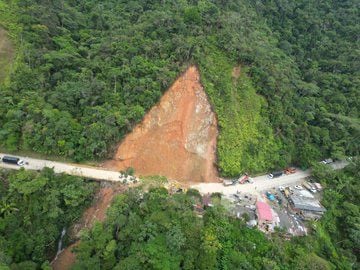 Deslizamiento en la autopista Medellín - Bogotá.