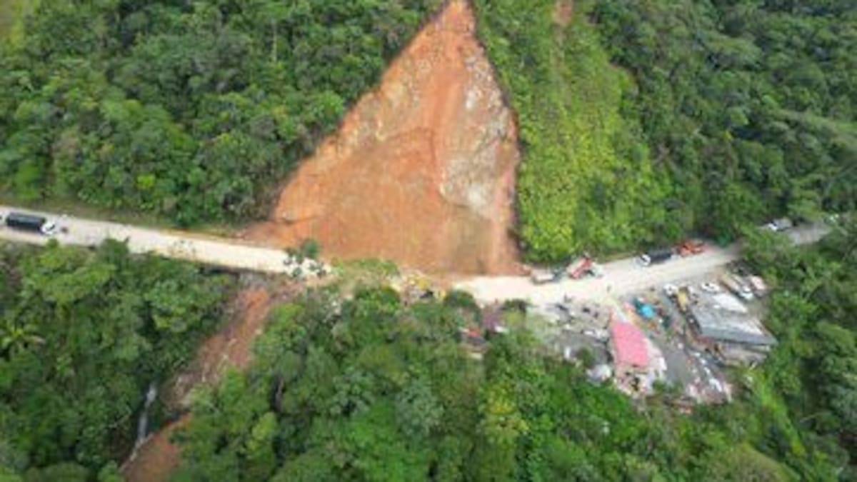 Invías mantiene cierre total en la vía Medellín–Bogotá por riesgo de nuevos deslizamientos