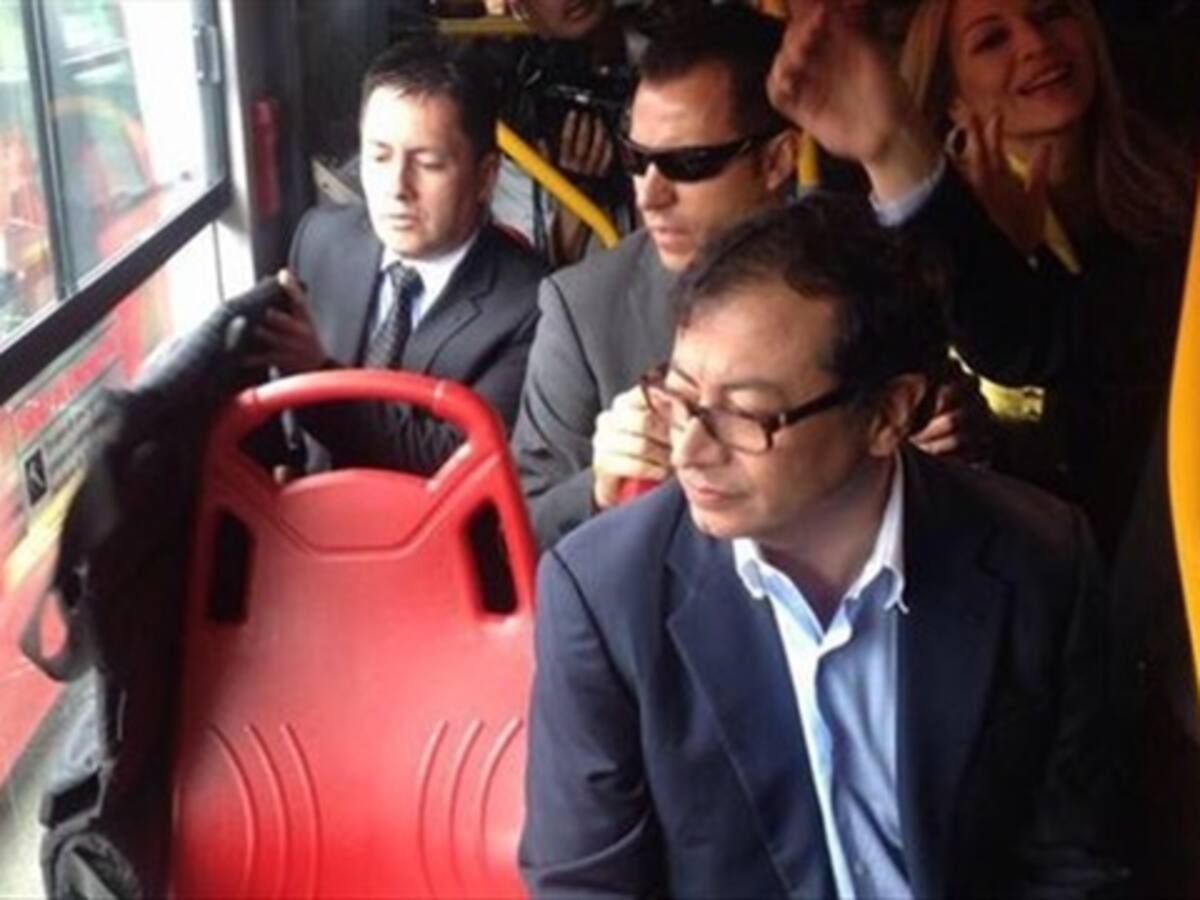 Presidente tiene avión, el alcalde no: Petro sobre su regreso por atentados