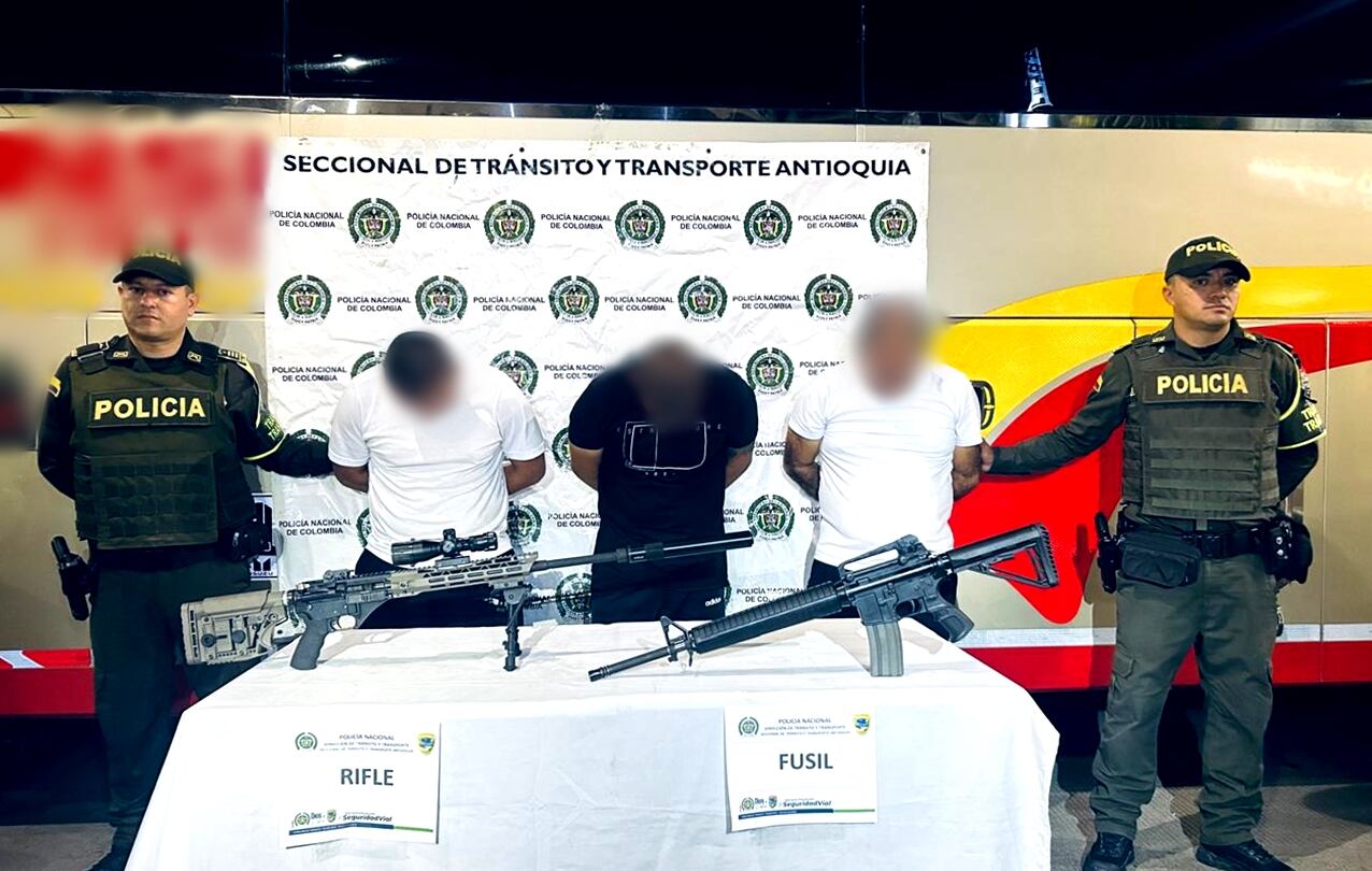 Capturados y armas incautadas- foto policía Antioquia