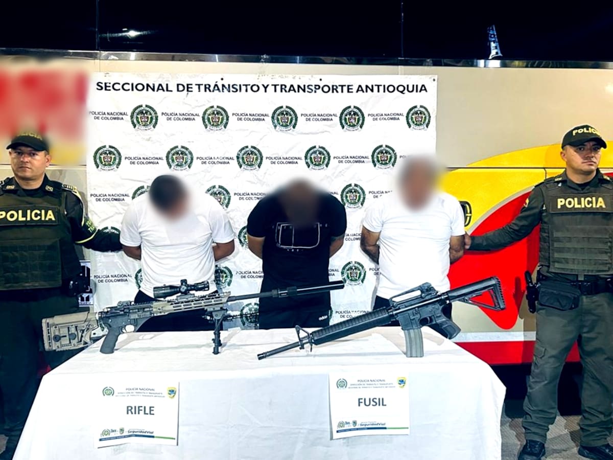 Dentro de un bus incautaron dos armas de alto poder en Antioquia