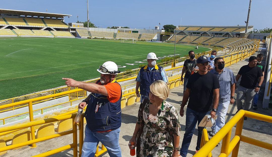 En una inspección realizada por el IDER se evidenció la existencia de grietas y separaciones en muros y columnas