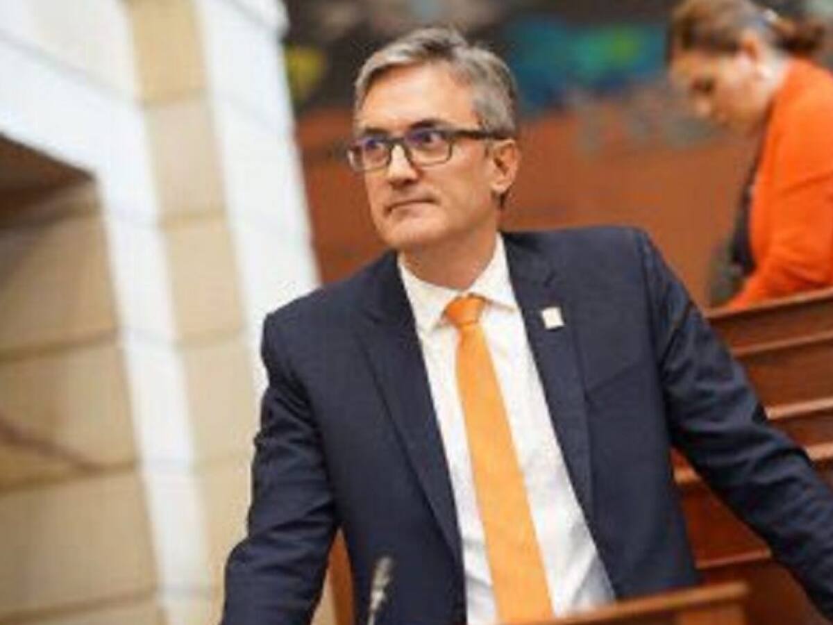 Evaluar compra de armas ilegales y no atacar a quienes las tienen legales