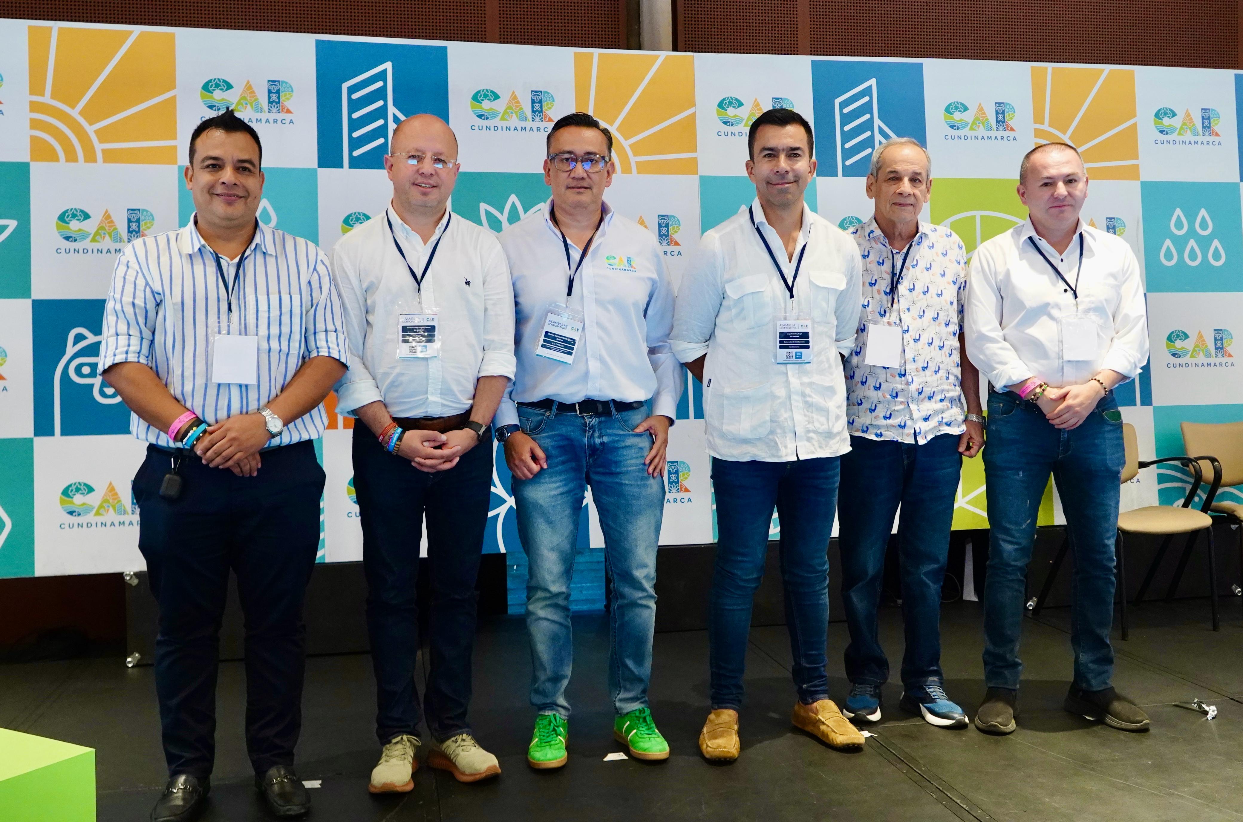 El alcalde de Chiquinquirá (en el extremo derecho en al foto) trabajará por el PBOT. Foto | CAR Cundinamarca