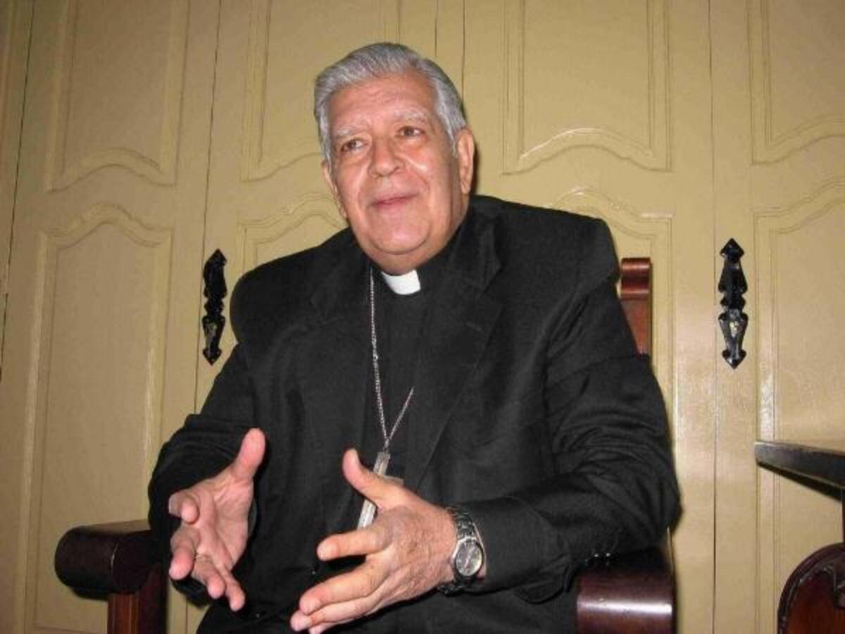 Jorge Liberato Urosa Savino, tiene 70 años, en la actualidad es Cardenal y el miembro de mayor jerarquía de la Iglesia Católica en el país, además, ejerce como Arzobispo de Caracas.